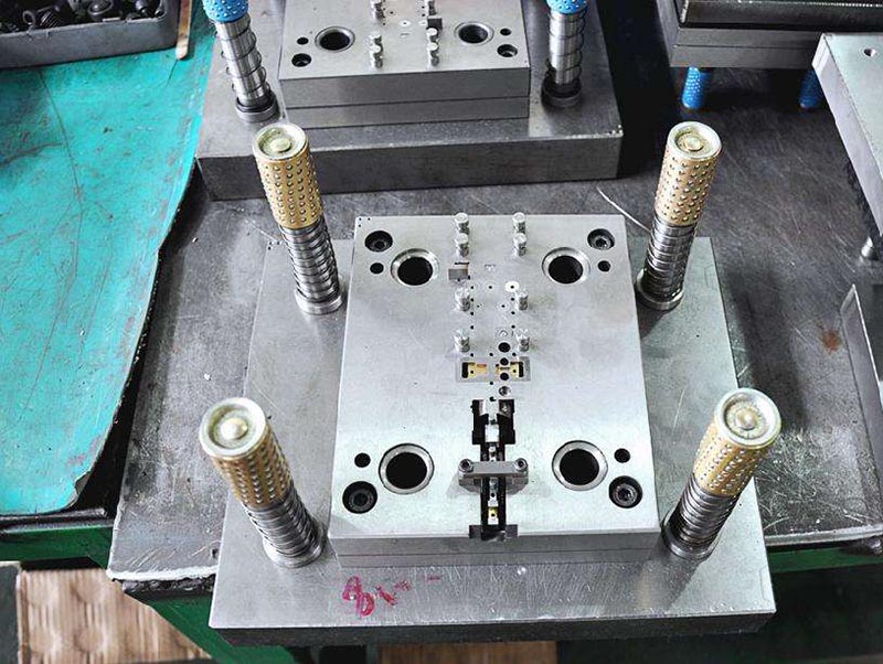 和硕模具制造-01